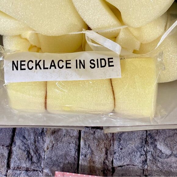 Paradise Galleries Joyful Dove Porcelain Doll Treasury Collection New In Box - Picture 8 of 11